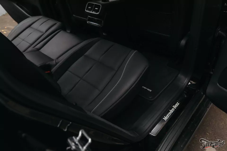 Окрас деталей Mercedes GLS после некачественных работ, оклейка полиуретаном, окрас дисков и суппортов, антихром, комплекс детейлинг-услуг